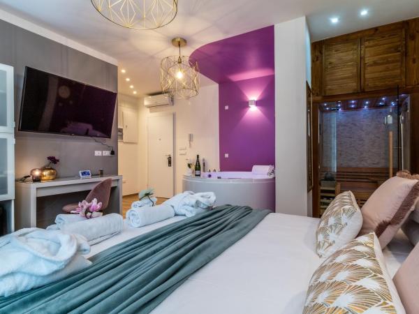 4 Star Suite SPA - Self Check-In : photo 9 de la chambre suite lit queen-size avec baignoire spa