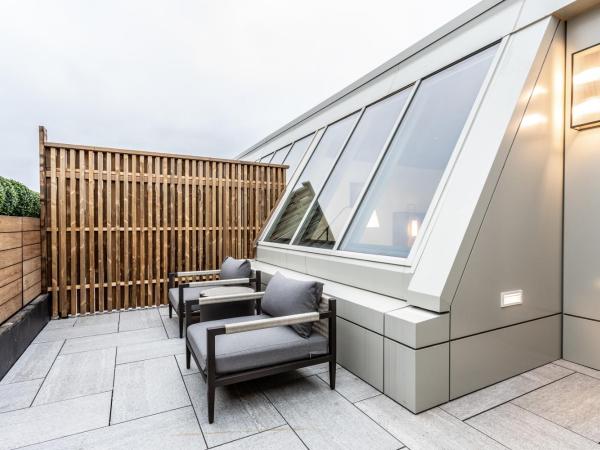 Bottleworks Hotel : photo 2 de la chambre chambre lit king-size avec balcon