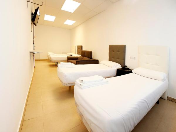Hotel Artxanda Bilbao : photo 6 de la chambre chambre quadruple avec salle de bains privative
