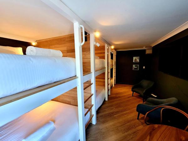 The Blue Hotel Bondi : photo 4 de la chambre blue group suite