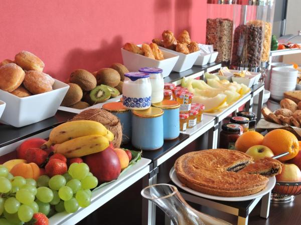 Hotel Eden Park Pau Est, avec Piscine : photo 1 de la chambre chambre familiale