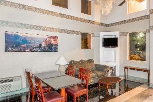 Days Inn by Wyndham Phoenix West : photo 1 de la chambre room #29470244