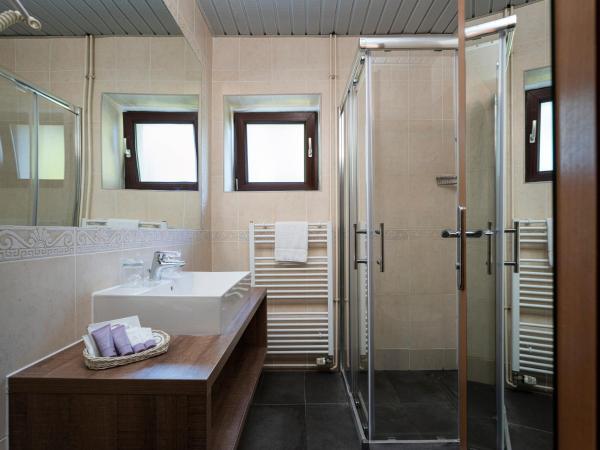 Hotel Flores : photo 3 de la chambre chambre double ou lits jumeaux avec balcon