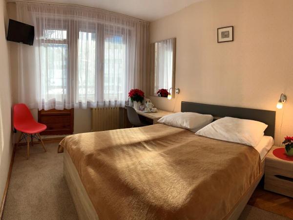 Pensjonat Paradise : photo 2 de la chambre chambre double avec salle de bains privative