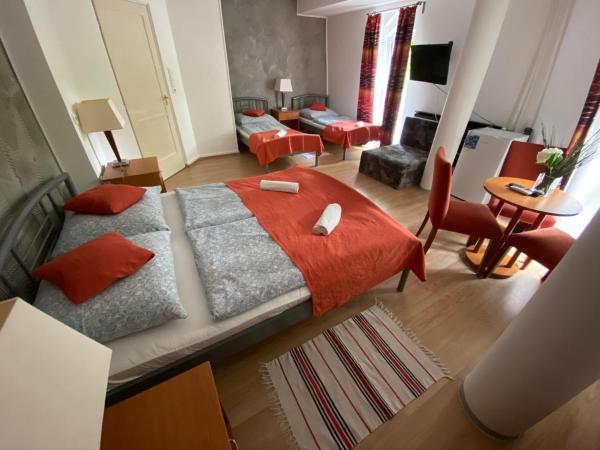 Belvárosi Panzió : photo 6 de la chambre chambre quadruple