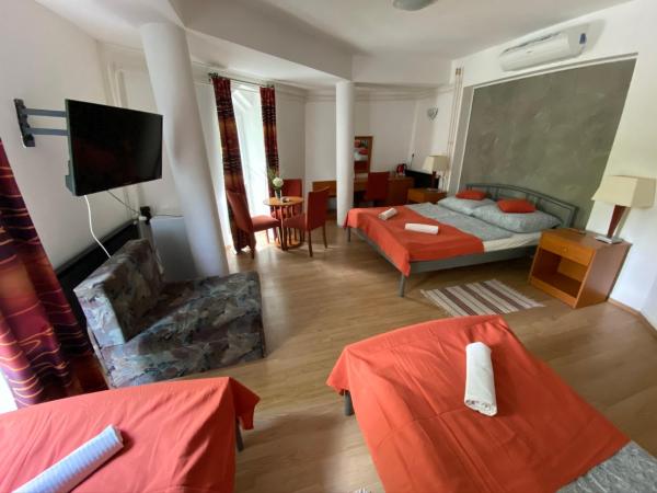 Belvárosi Panzió : photo 3 de la chambre chambre quadruple