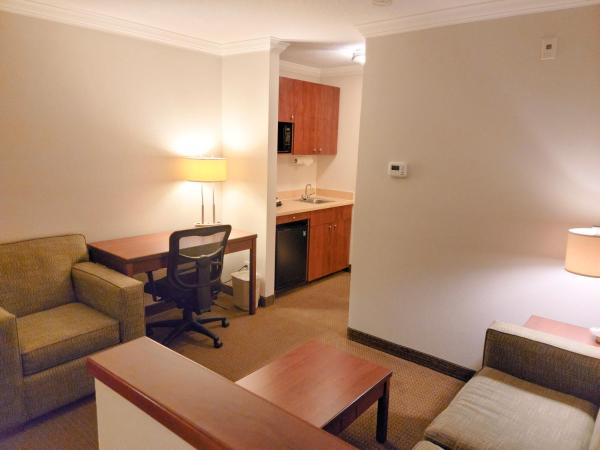 Holiday Inn Express Hotel & Suites Portland-Northwest Downtown, an IHG Hotel : photo 4 de la chambre suite lit king-size