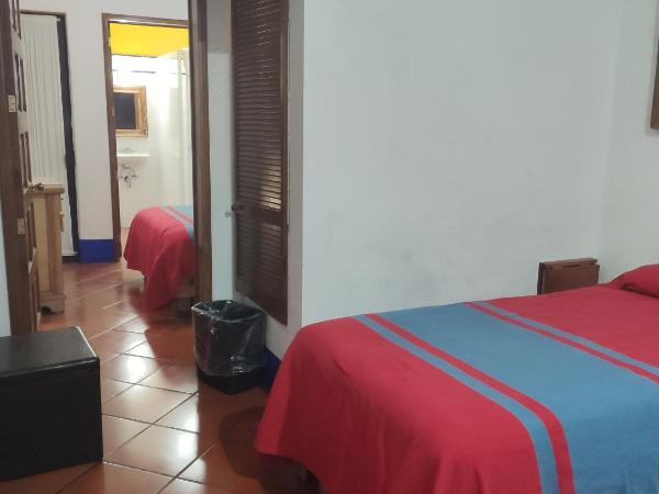 Hotel Suites Del Centro : photo 2 de la chambre chambre quadruple classique