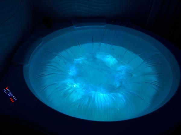 Starry Sky Charming House : photo 3 de la chambre suite avec jacuzzi