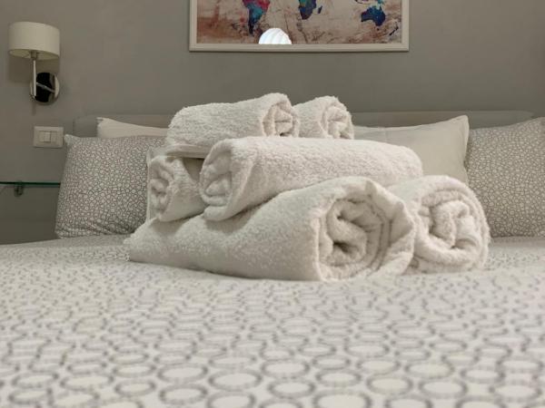 Terrazza Aragon Room and SPA : photo 7 de la chambre chambre double avec lit d'appoint