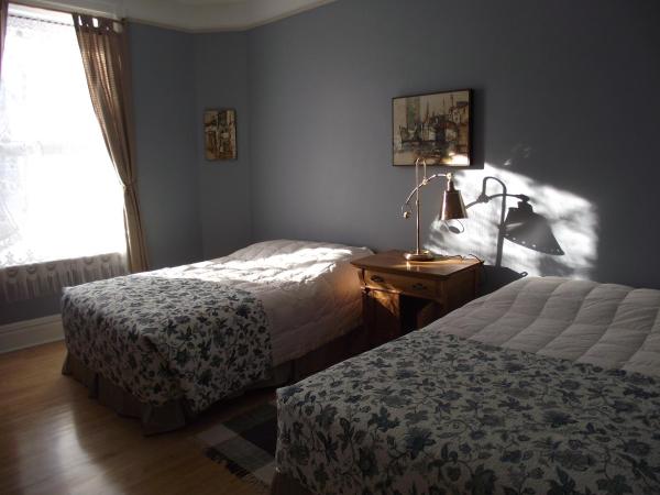 B&B Chez Hubert : photo 3 de la chambre chambre double avec 2 lits doubles