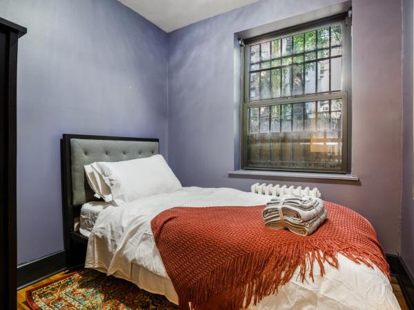 Lamartine Chelsea : photo 2 de la chambre chambre simple avec toilettes et douche communes