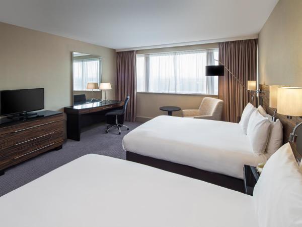 Crowne Plaza Glasgow, an IHG Hotel : photo 2 de la chambre premium double room with two double beds and river view