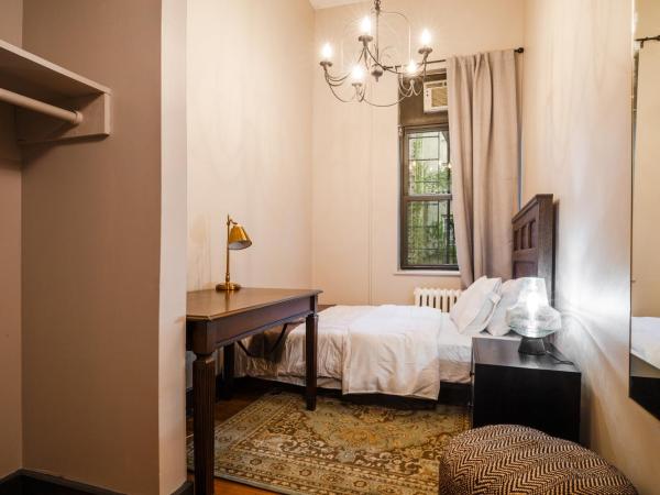 Lamartine Chelsea : photo 2 de la chambre chambre double avec salle de bains commune