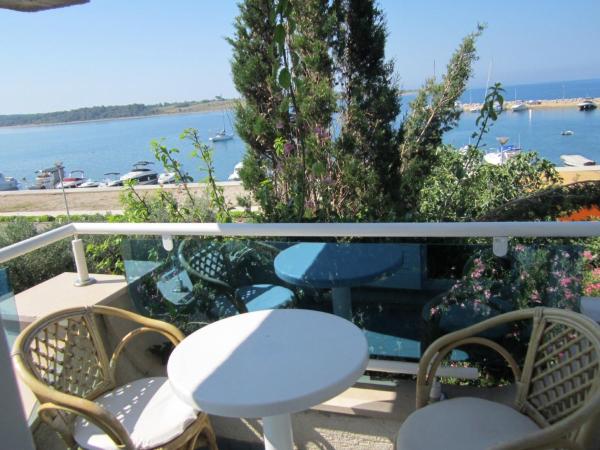 Guesthouse Punta Mira - Beachfront : photo 4 de la chambre chambre double avec balcon - vue sur mer