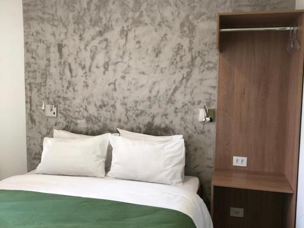 Anhembi Hostel : photo 2 de la chambre chambre double avec balcon (lit double)