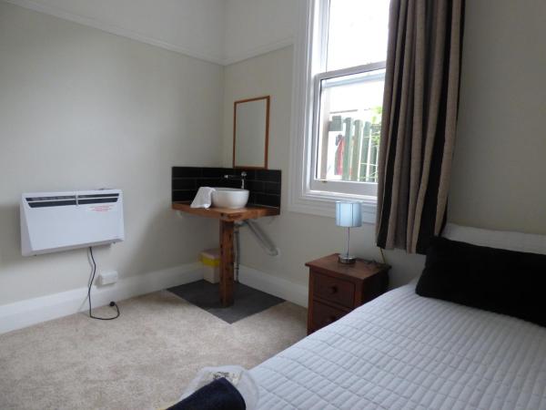 Sahara Guest House : photo 3 de la chambre chambre simple avec salle de bains commune