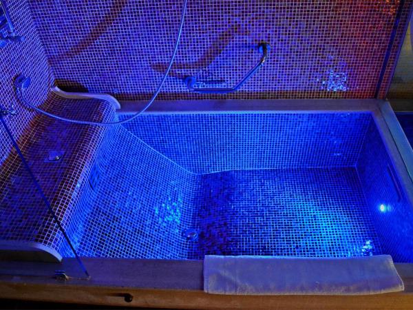 Hotel Silver Milano : photo 1 de la chambre chambre de luxe double ou lits jumeaux avec baignoire spa