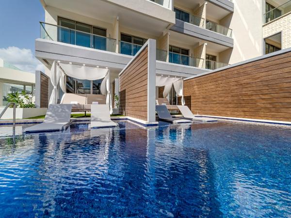 Planet Hollywood Cancun, An Autograph Collection All-Inclusive Resort : photo 9 de la chambre suite junior accès direct piscine