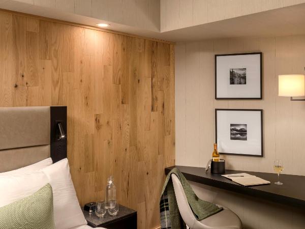 Peaks Hotel and Suites : photo 5 de la chambre standard room, 2 queen beds, partial view with balcony