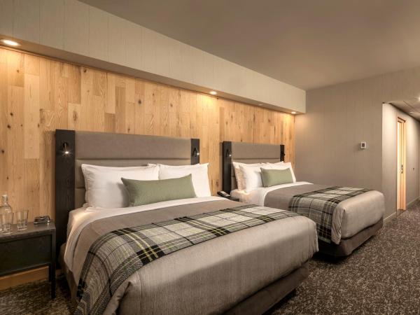 Peaks Hotel and Suites : photo 3 de la chambre junior studio, 2 queen beds, partial view with balcony