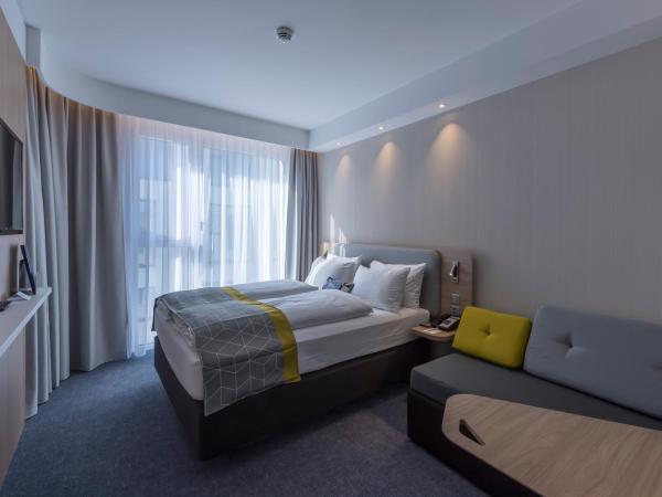 Holiday Inn Express - Luzern - Kriens, an IHG Hotel : photo 1 de la chambre chambre standard lit queen-size