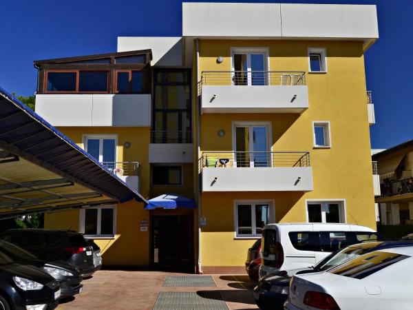 Hotel Mondial : photo 4 de la chambre chambre double ou lits jumeaux - vue partielle sur mer - annexe