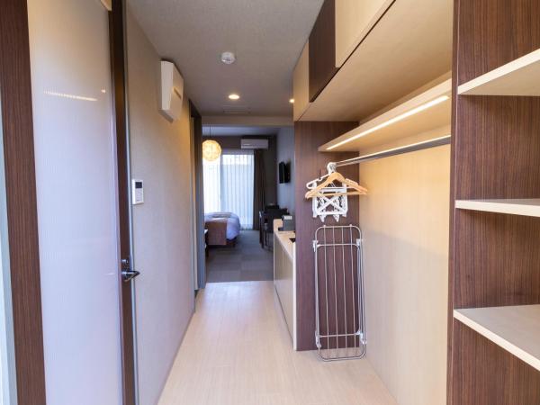 Stay SAKURA Kyoto Fuga : photo 9 de la chambre chambre lits jumeaux avec lit d’appoint - 301