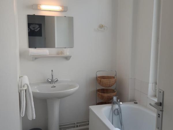 Hôtel de La Croix de Malte : photo 2 de la chambre chambre double supérieure