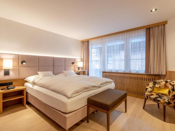 Resort La Ginabelle : photo 2 de la chambre chambre double standard - vue partielle sur cervin