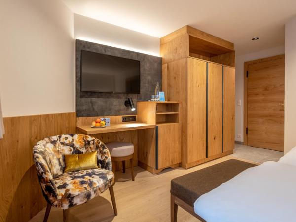 Resort La Ginabelle : photo 3 de la chambre chambre double standard - vue partielle sur cervin