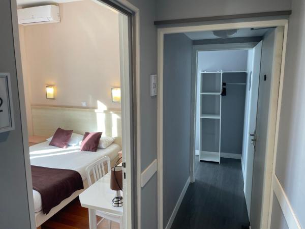 Hôtel Du Midi : photo 1 de la chambre chambre familiale standard