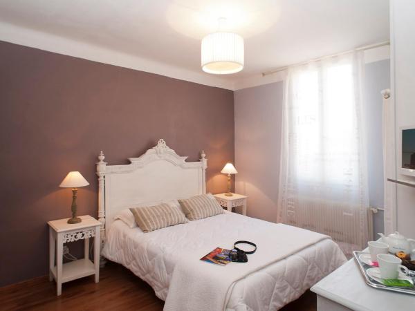 Hôtel la Bona Casa : photo 3 de la chambre chambre double avec douche - côté patio - 1er ou 2ème Étage