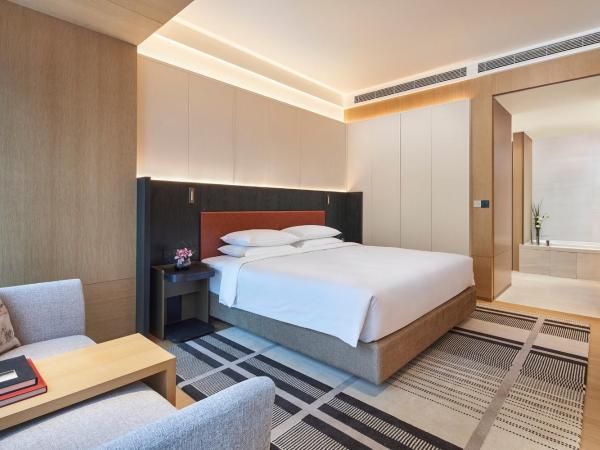 Hyatt Regency Ningbo Hangzhou Bay : photo 5 de la chambre suite lit king-size