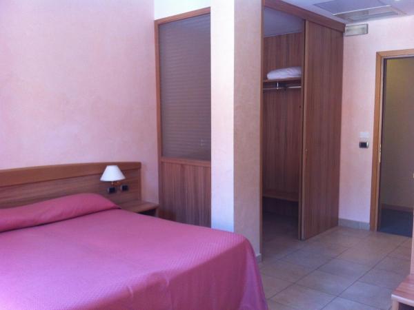 Hotel Siena : photo 4 de la chambre chambre quadruple