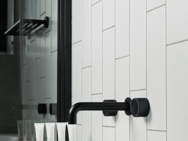 Comfort Hotel East Melbourne : photo 10 de la chambre suite avec 2 lits queen-size