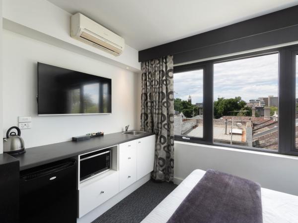 Comfort Hotel East Melbourne : photo 5 de la chambre suite avec 2 lits queen-size