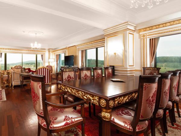 Crowne Plaza Istanbul Asia, an IHG Hotel : photo 8 de la chambre suite présidentielle avec baignoire spa et sauna