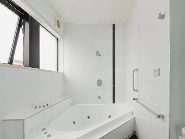 Comfort Hotel East Melbourne : photo 10 de la chambre suite lit king-size