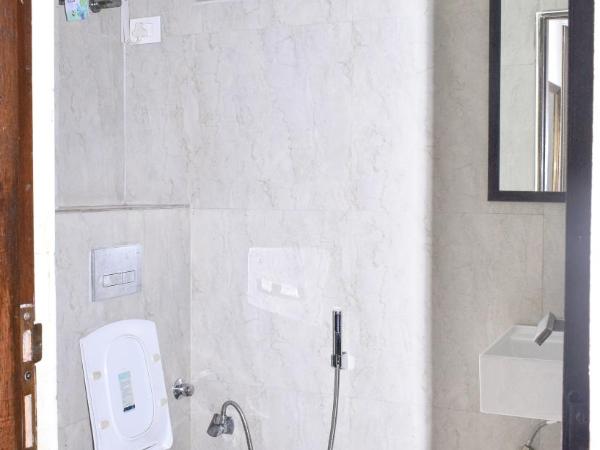 Hotel Flora Inn : photo 5 de la chambre chambre double deluxe (2 adultes + 1 enfant)