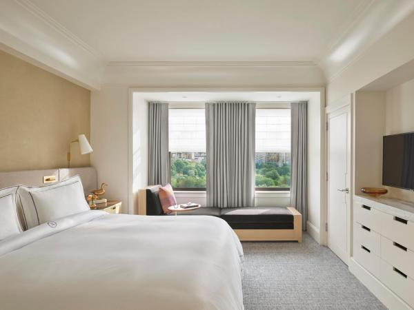 The Newbury Boston : photo 3 de la chambre chambre lit king-size - vue sur jardin