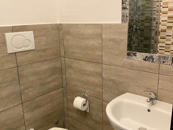 Guest House Minas : photo 8 de la chambre chambre triple avec salle de bains privative