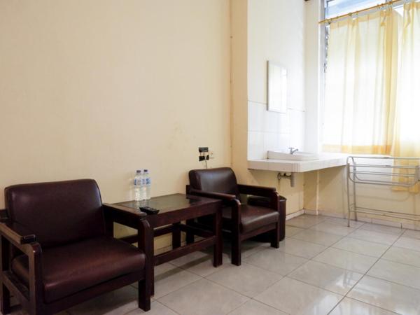 RedDoorz @ Hotel Citra Indah : photo 9 de la chambre suite familiale