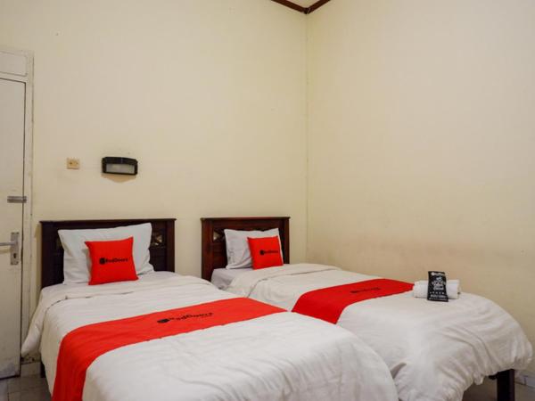 RedDoorz @ Hotel Citra Indah : photo 3 de la chambre chambre lits jumeaux standard