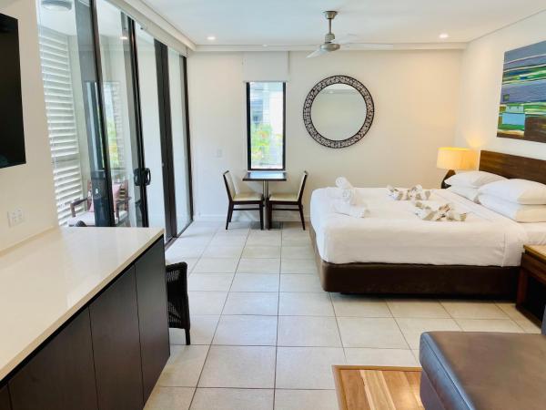 Luxury Apartments at Temple Resort and Spa Port Douglas : photo 4 de la chambre studio suite with additional foldaway bed