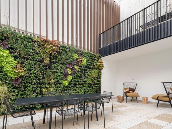 NORO Plaza : photo 3 de la chambre suite avec terrasse