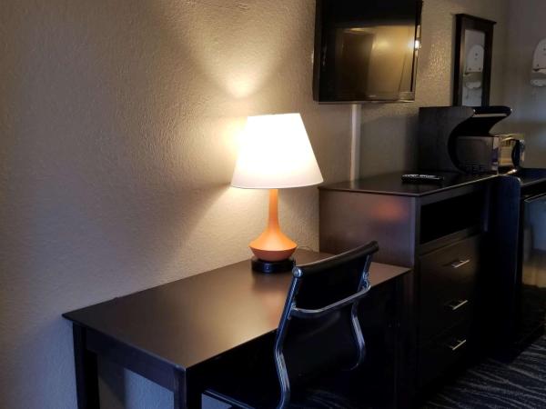 Howard Johnson by Wyndham Houston Hobby : photo 5 de la chambre chambre lit king-size - accessible aux personnes à mobilité réduite - non-fumeurs