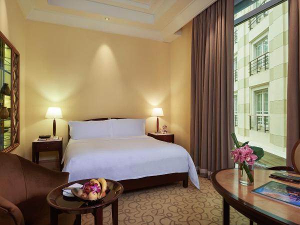 The Fullerton Hotel Singapore : photo 1 de la chambre chambre club straits cour