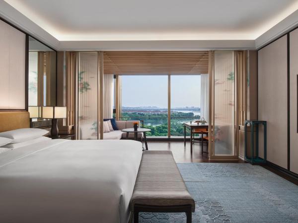 Park Hyatt Suzhou : photo 2 de la chambre chambre lit king-size - vue sur lac