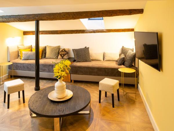 Appart hôtel Maison Montgrand-Vieux Port : photo 4 de la chambre appartement en duplex avec terrasse (2-6 adultes)